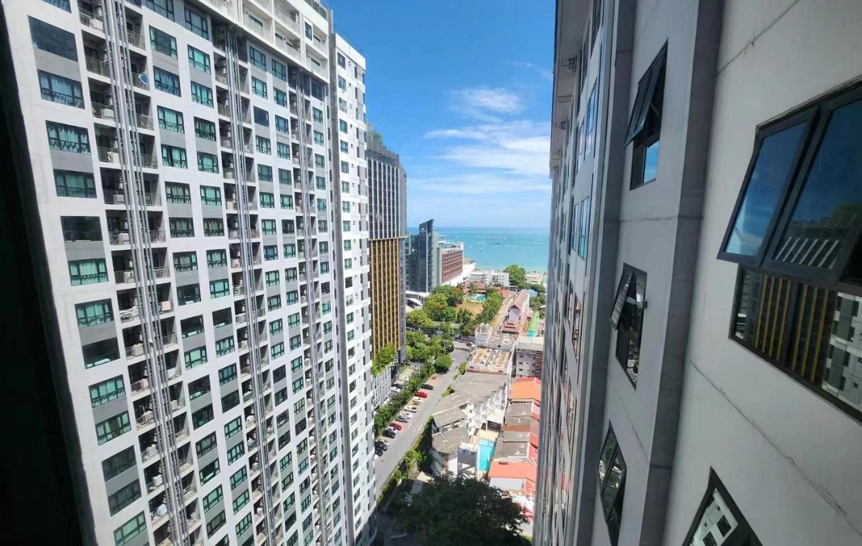 泰国芭提雅thebase无边游泳池公寓 Apartment