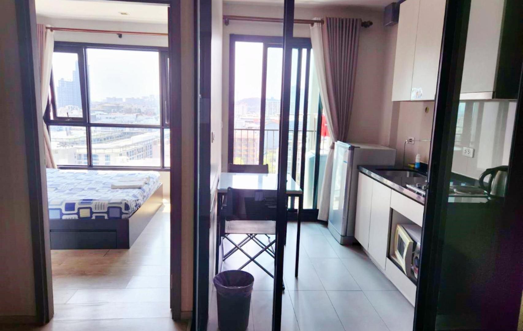 Apartment 芭提雅双人精品公寓无边游泳池thebase中央基地 *