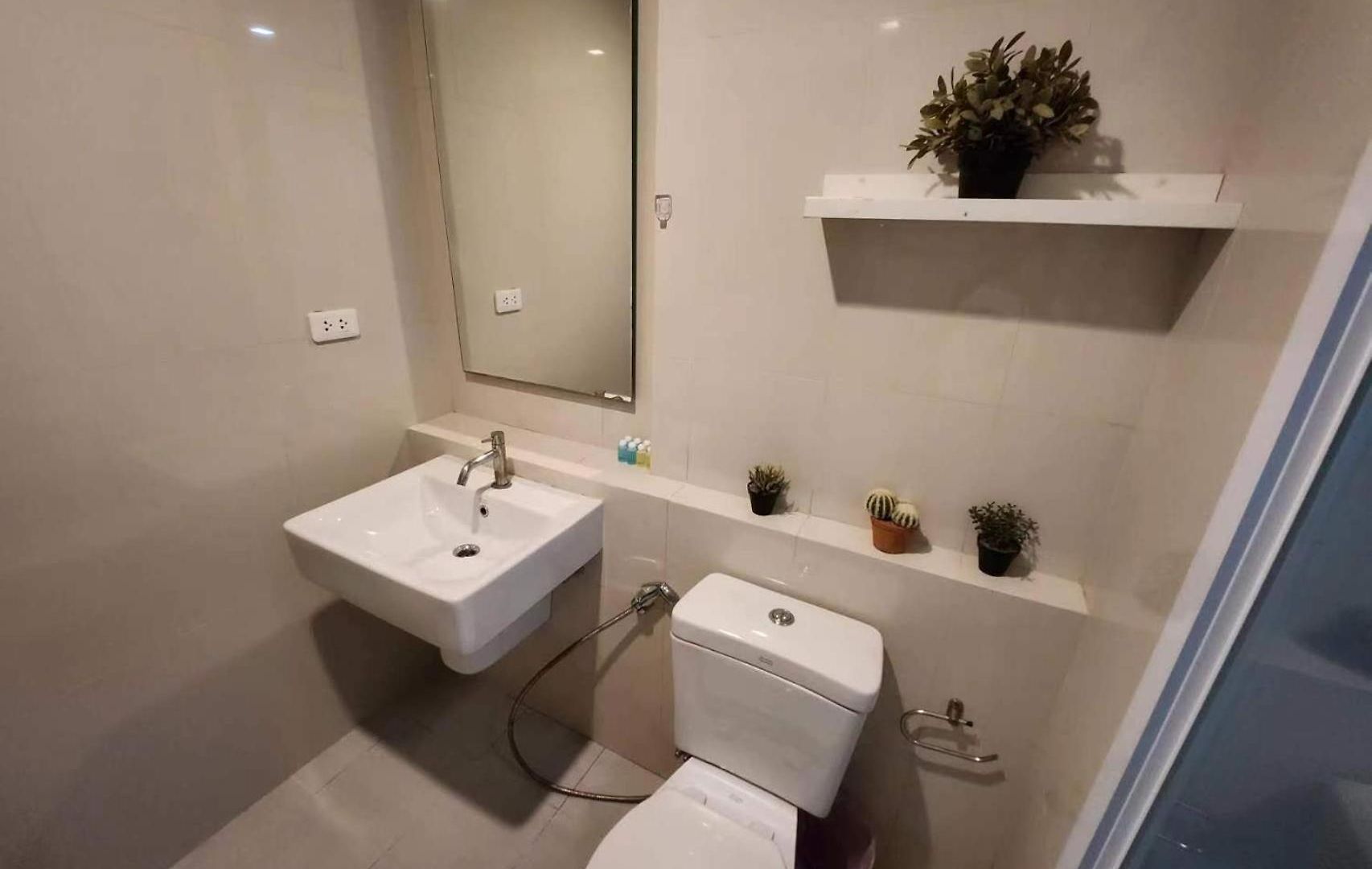 芭提雅双人精品公寓无边游泳池thebase中央基地 Apartment