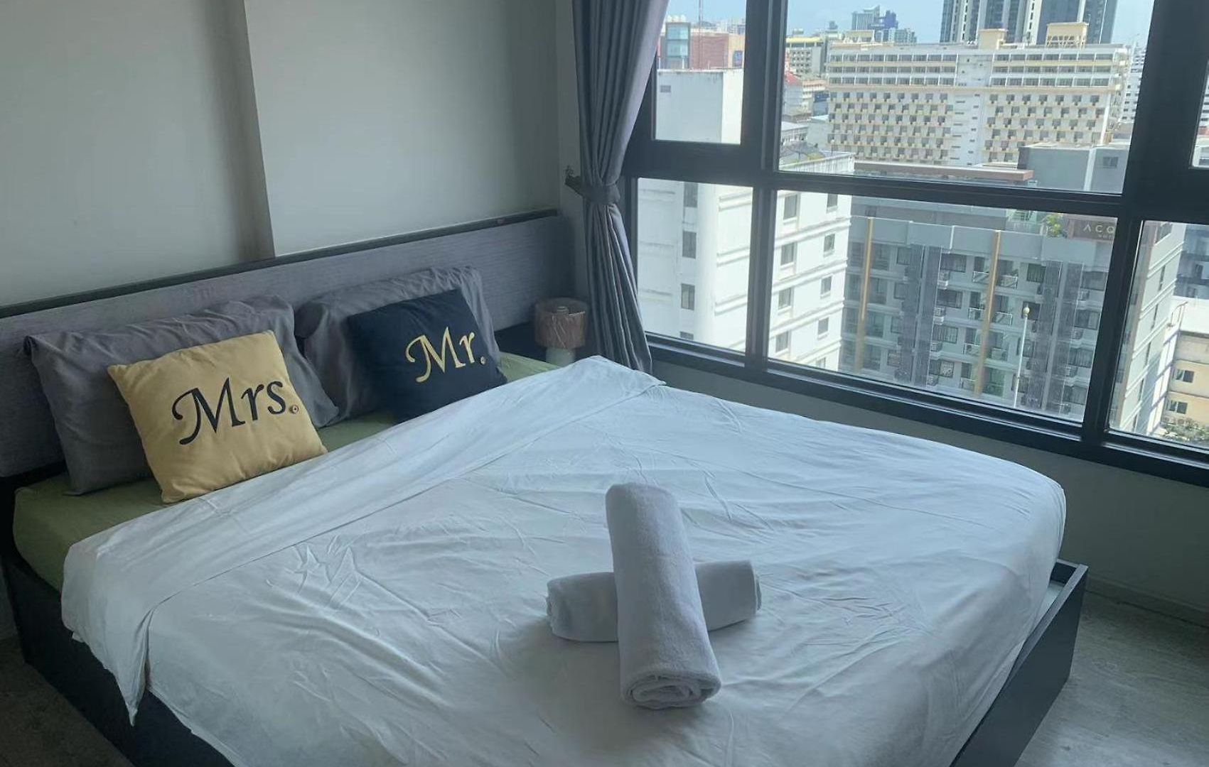 芭提雅双人精品公寓无边游泳池thebase中央基地 Apartment *