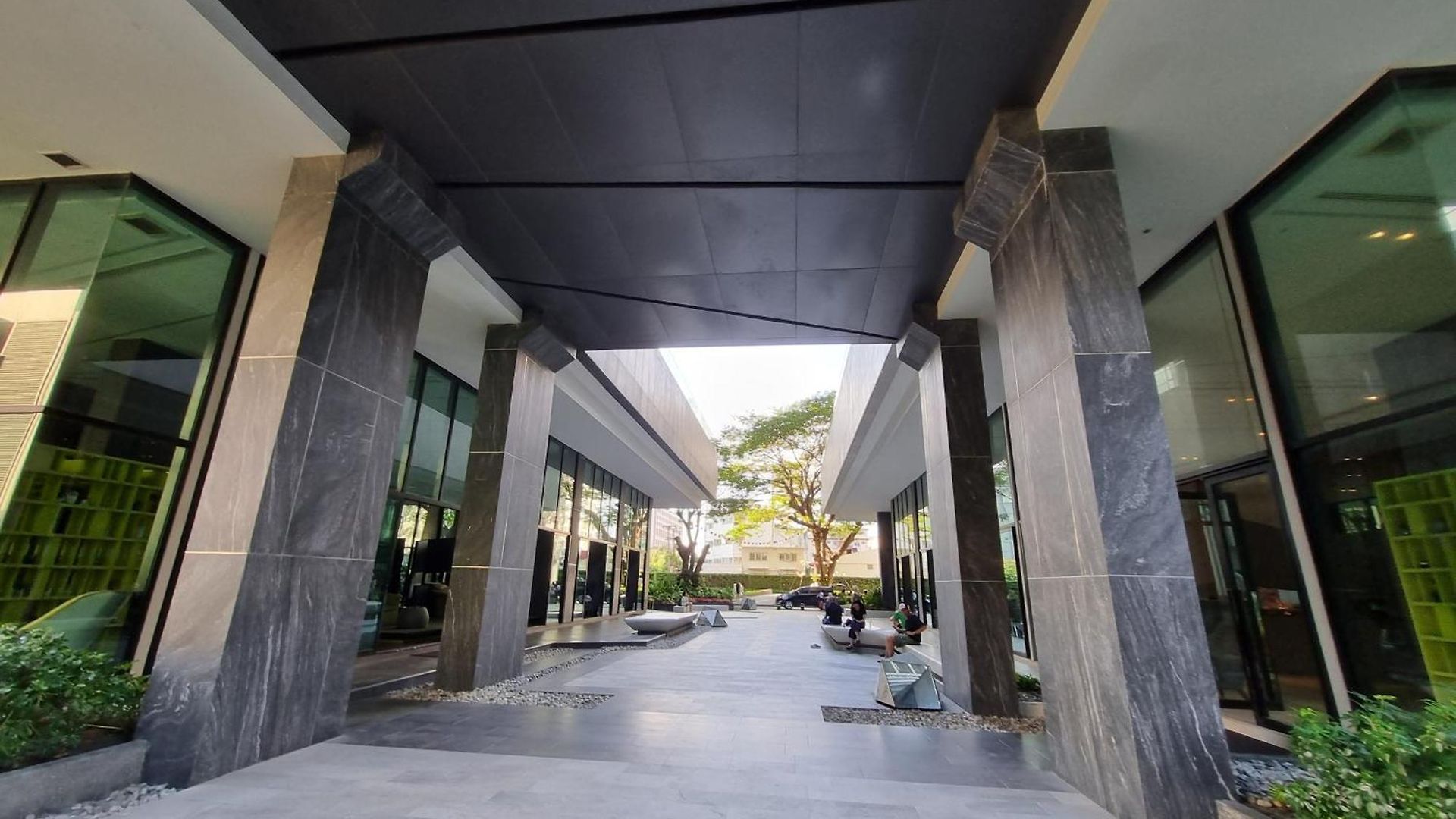 The Base Location อพาร์ทเม้น