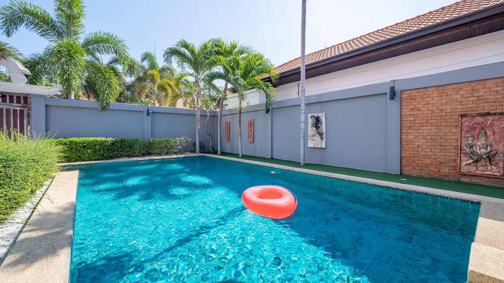 5 Mins Walk Coastal 3 Bdr Private Pool Villa Pattaya