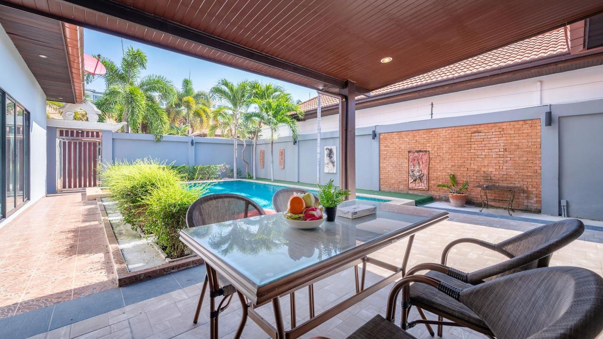 Villa 5 Mins Walk Coastal 3 Bdr Private Pool