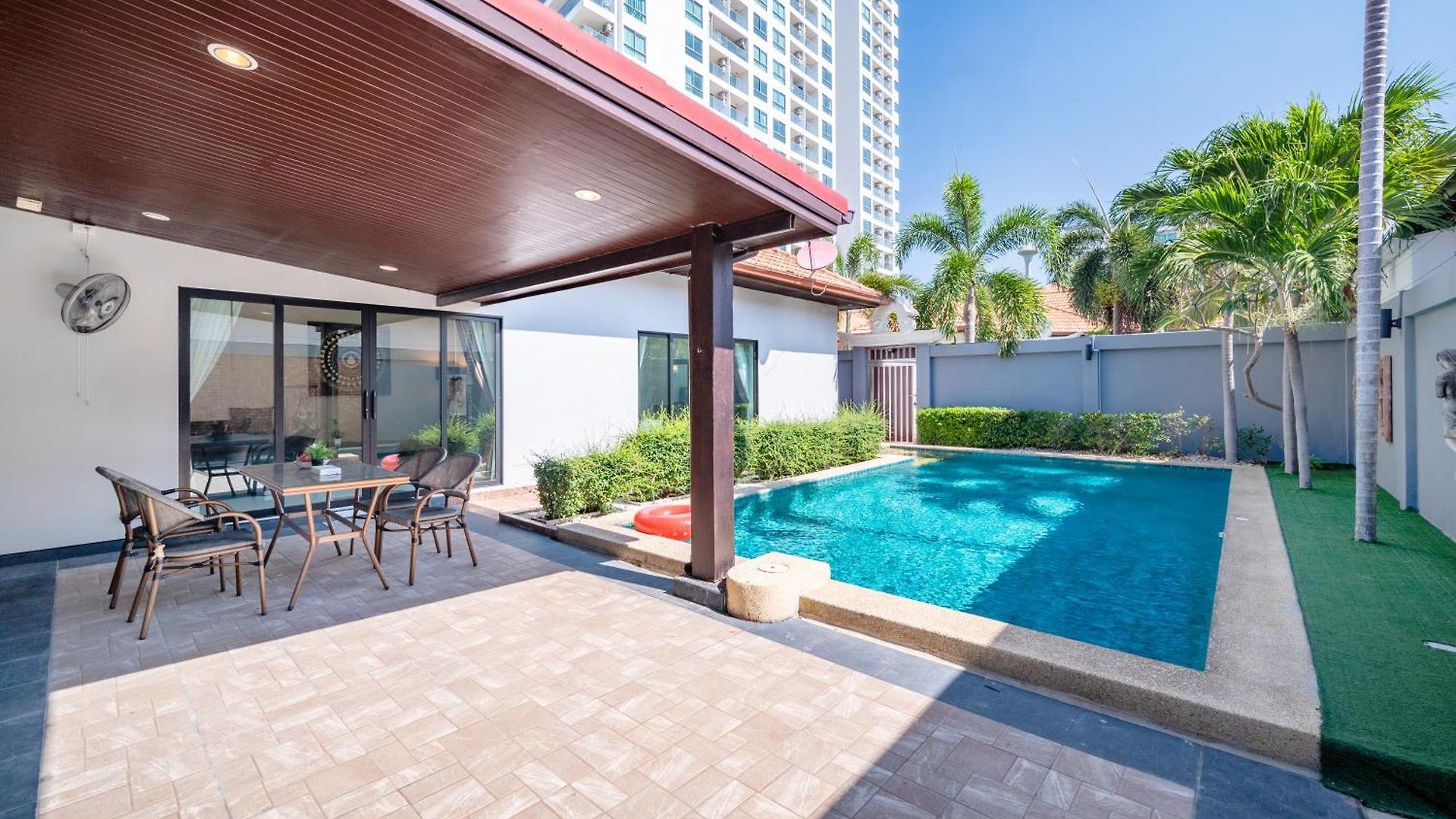 5 Mins Walk Coastal 3 Bdr Private Pool Villa *