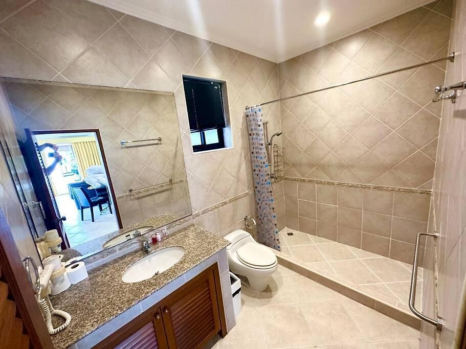 Luxury Semi-2bd Pool Near & Walking Street * Pattaya