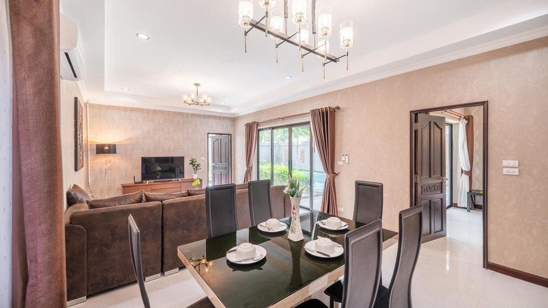 5 Mins Walk Coastal 3 Bdr Private Pool *