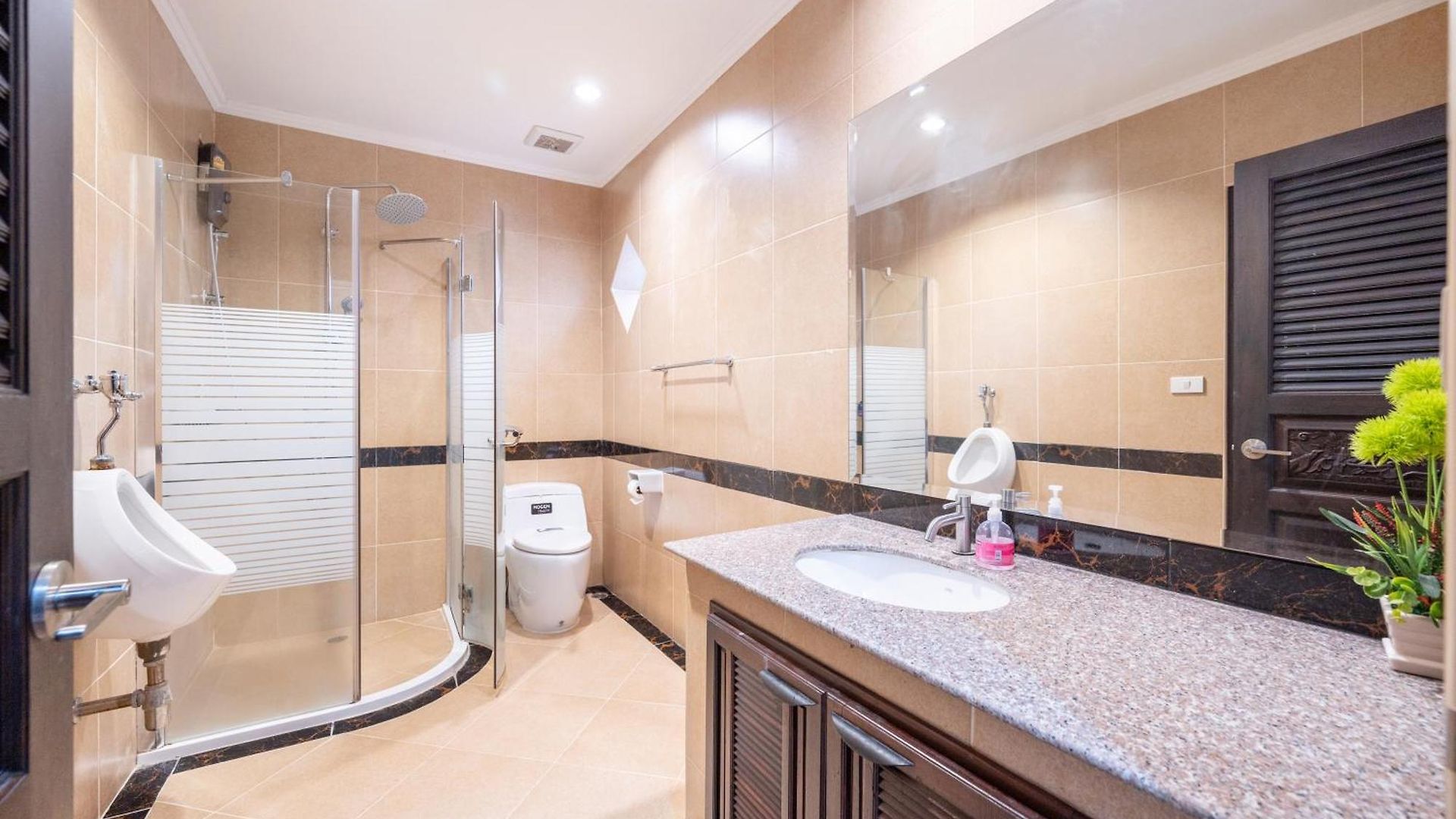 Villa 5 Mins Walk Coastal 3 Bdr Private Pool Pattaya