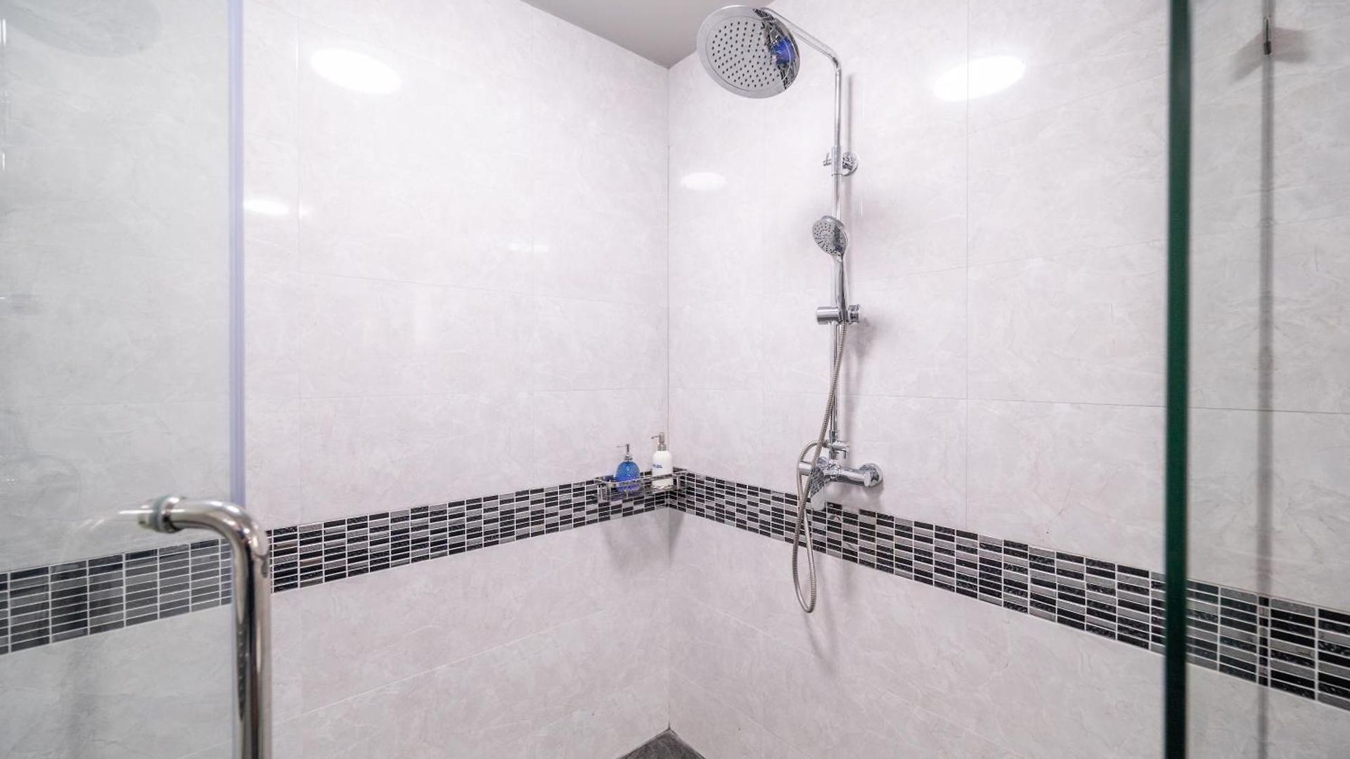 5 Mins Walk Coastal 3 Bdr Private Pool Villa *