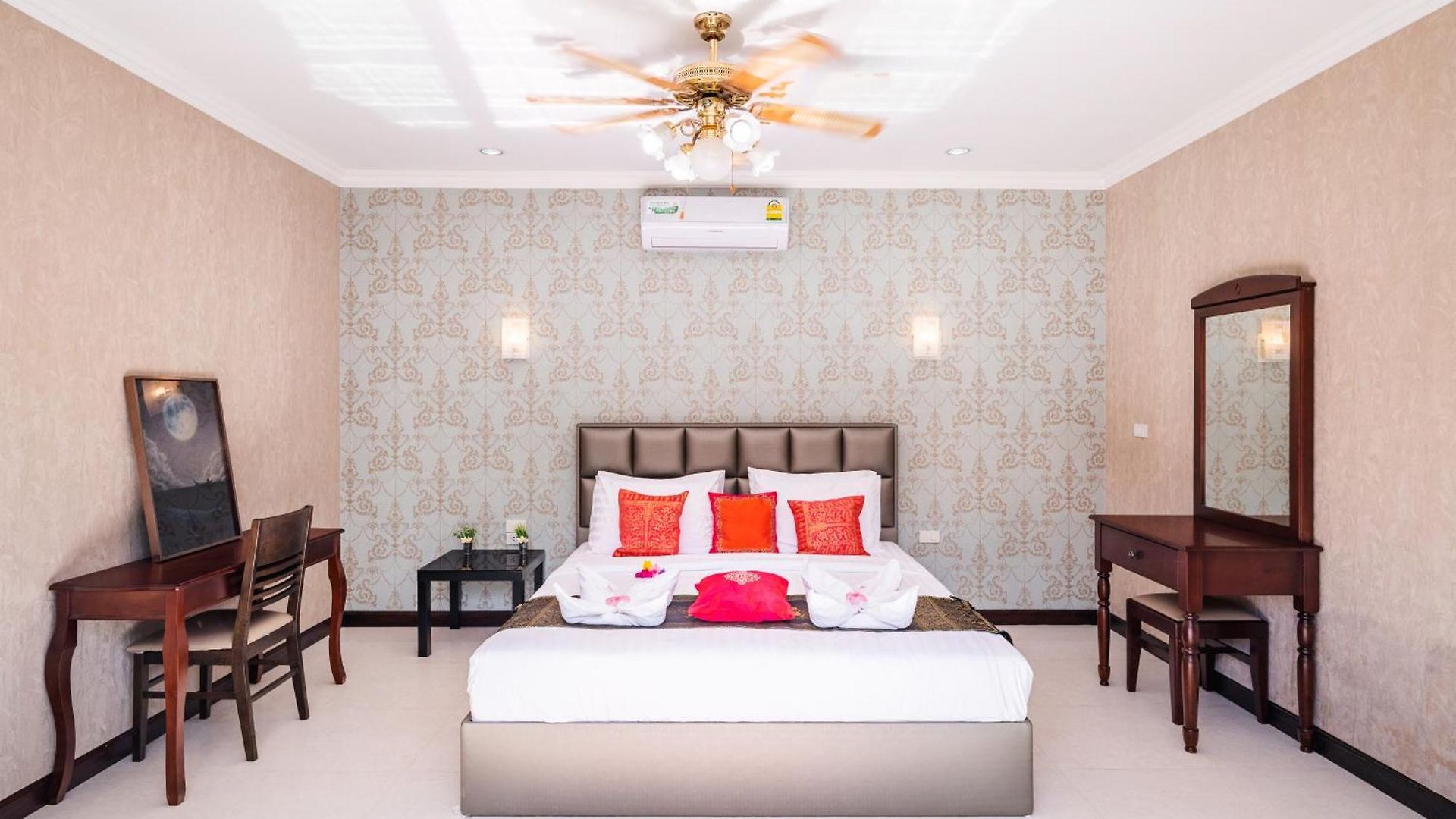 5 Mins Walk Coastal 3 Bdr Private Pool Villa