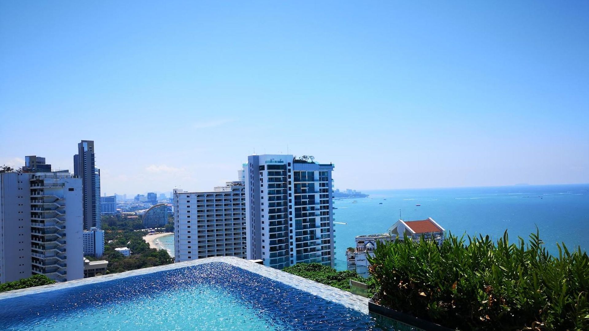 อพาร์ทเม้น Wong Amat Luxury Condo--private