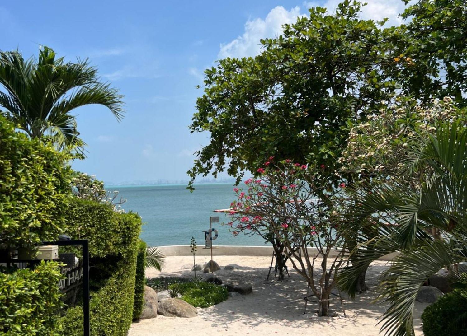 อพาร์ทเม้น Wong Amat Luxury Condo--private *
