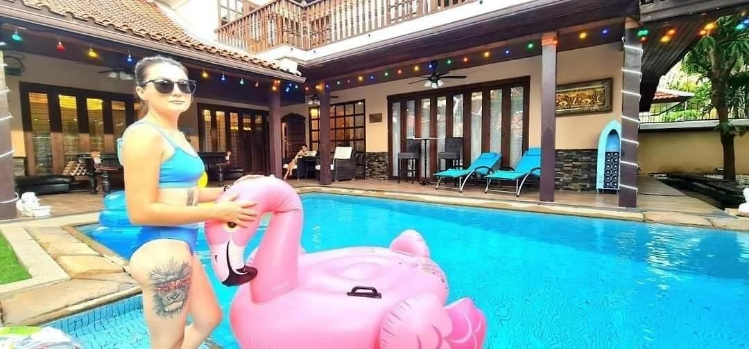 Rosewood Bali Style Pool 2 *