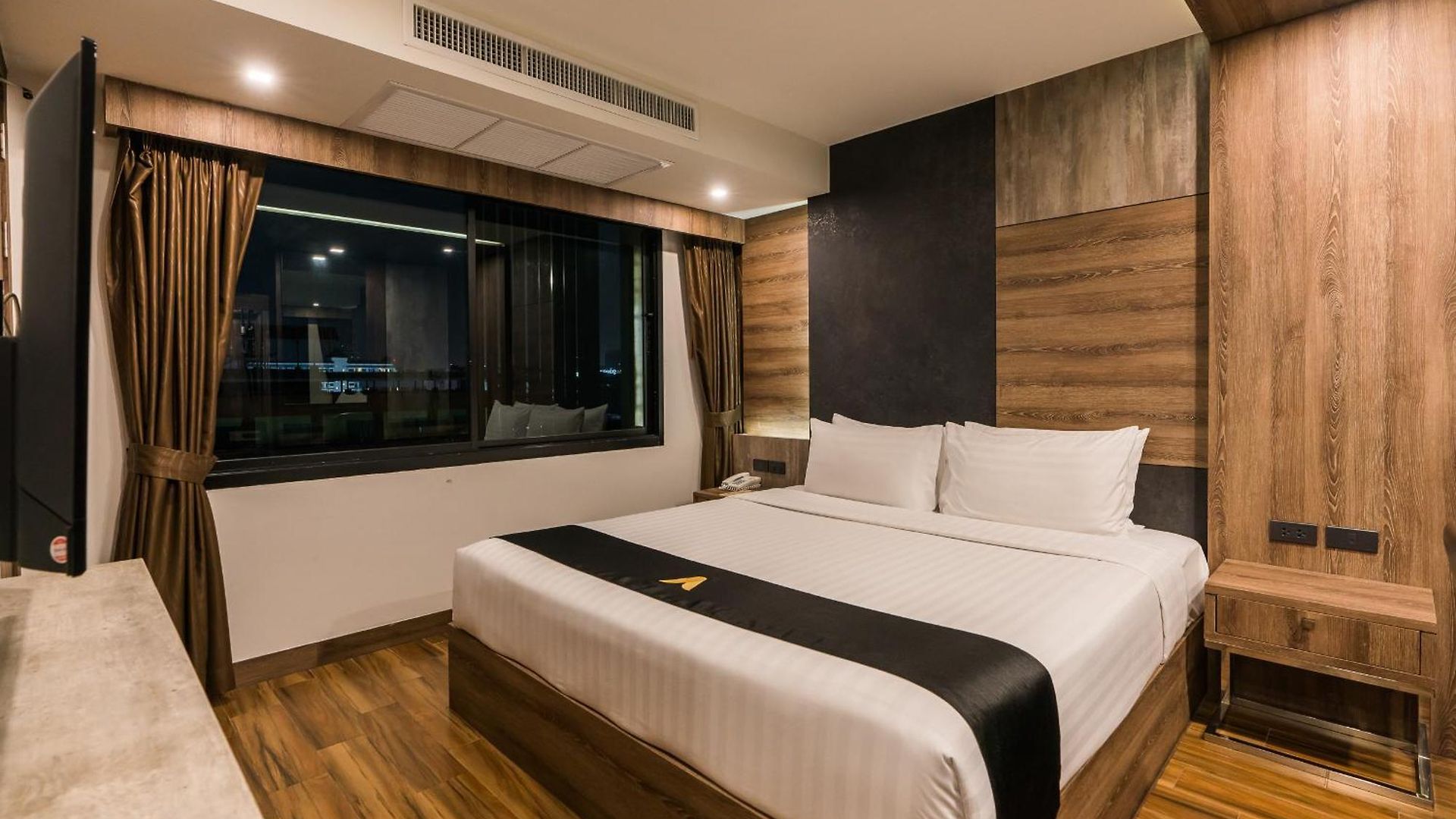 Acqua Hotel 4*