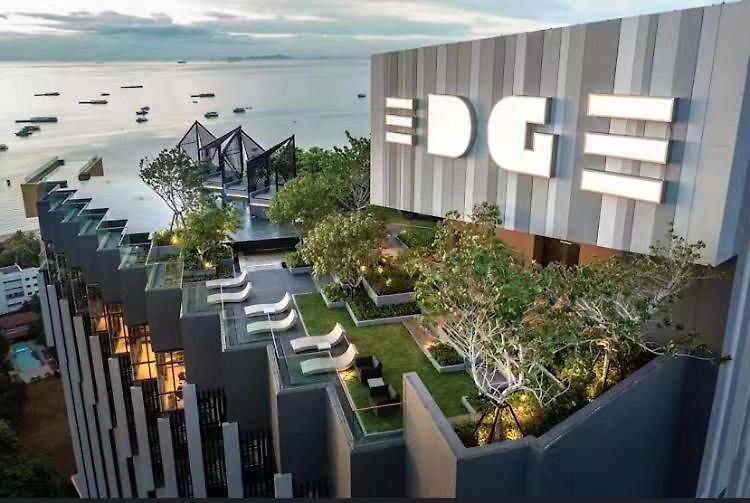 小红书网红超大无边泳池edge豪华公寓 市中心 海滩300米 *