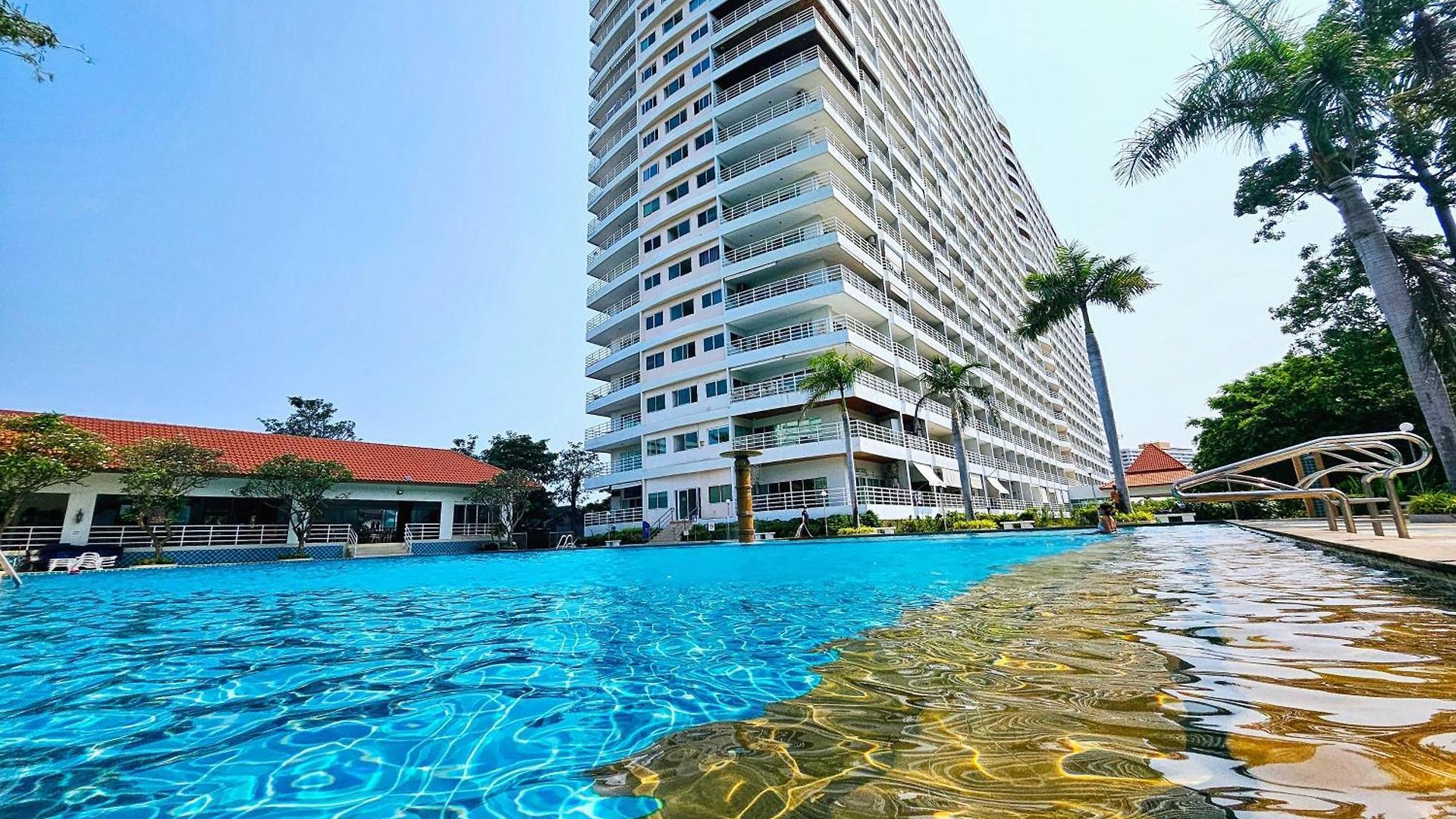View Talay 5 - Beachfront Ocean View - High Floor & Huge Pool อพาร์ทเม้น