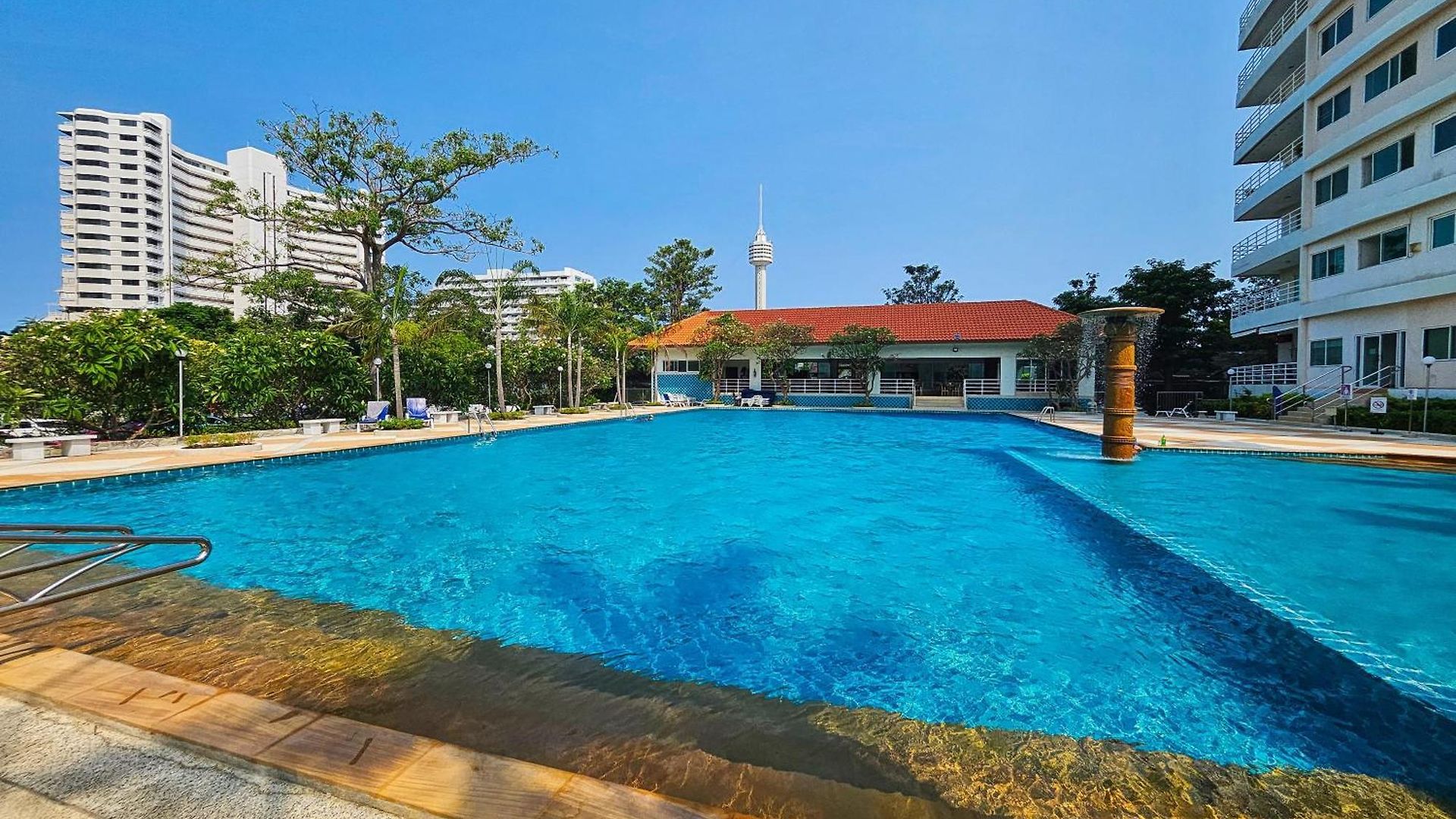 อพาร์ทเม้น View Talay 5 - Beachfront Ocean View - High Floor & Huge Pool *