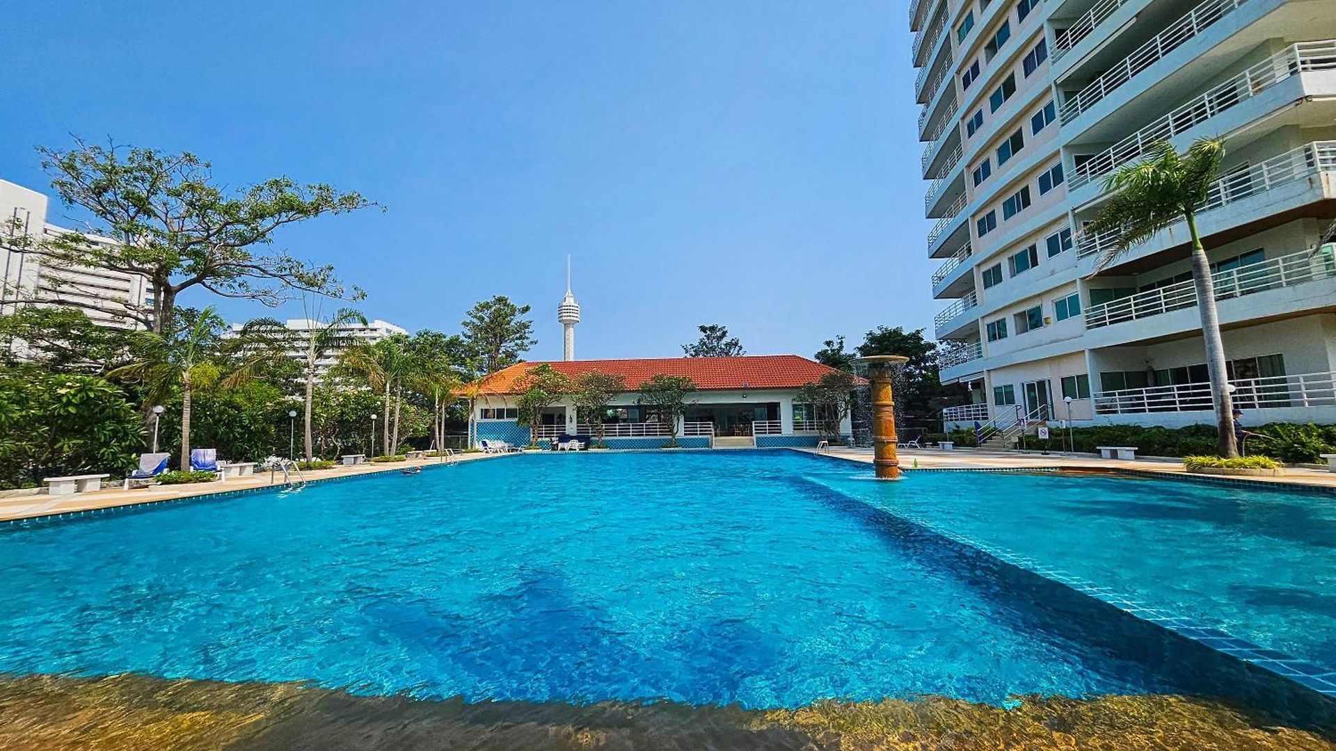 อพาร์ทเม้น View Talay 5 - Beachfront Ocean View - High Floor & Huge Pool
