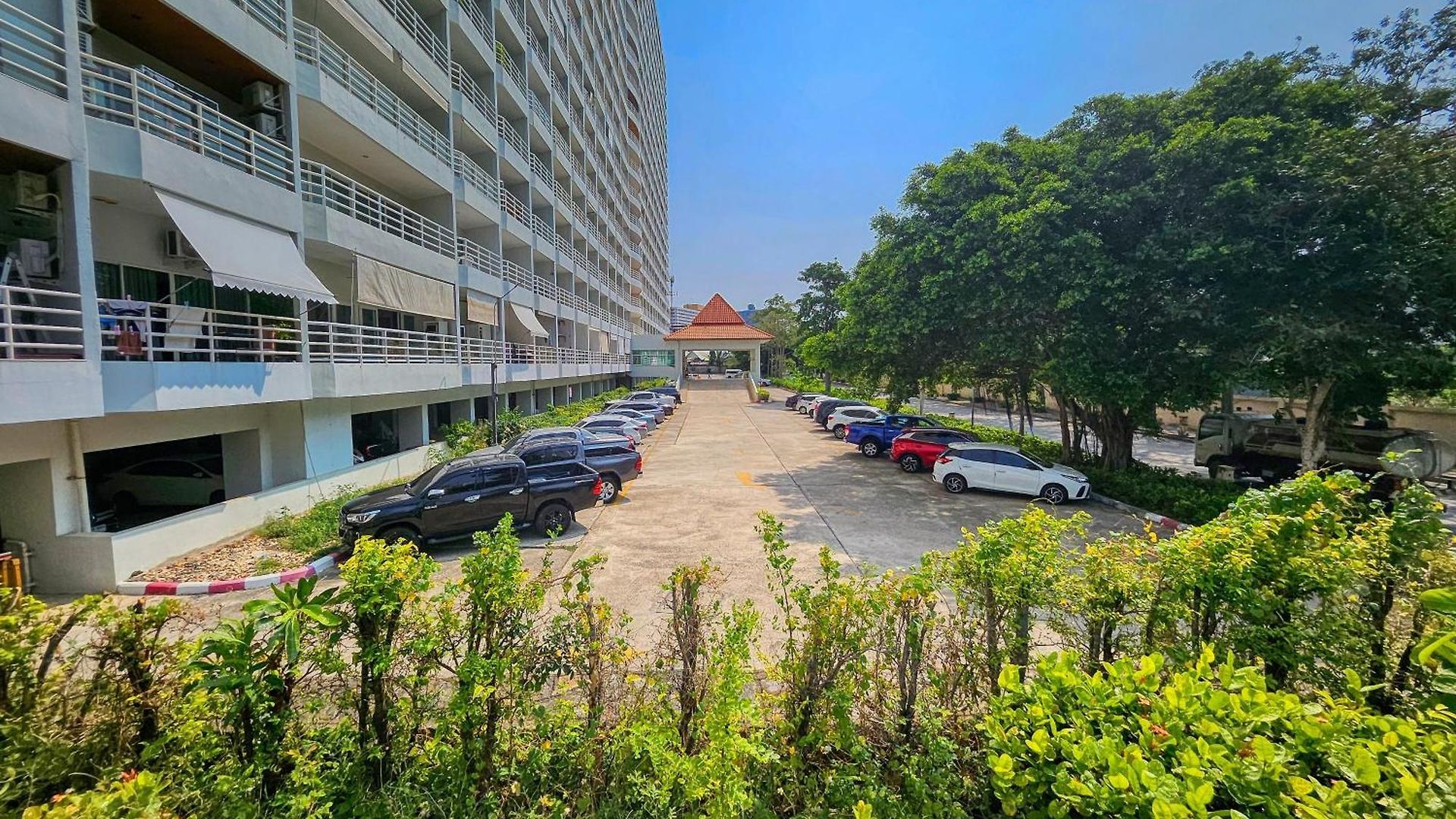 อพาร์ทเม้น View Talay 5 - Beachfront Ocean View - High Floor & Huge Pool