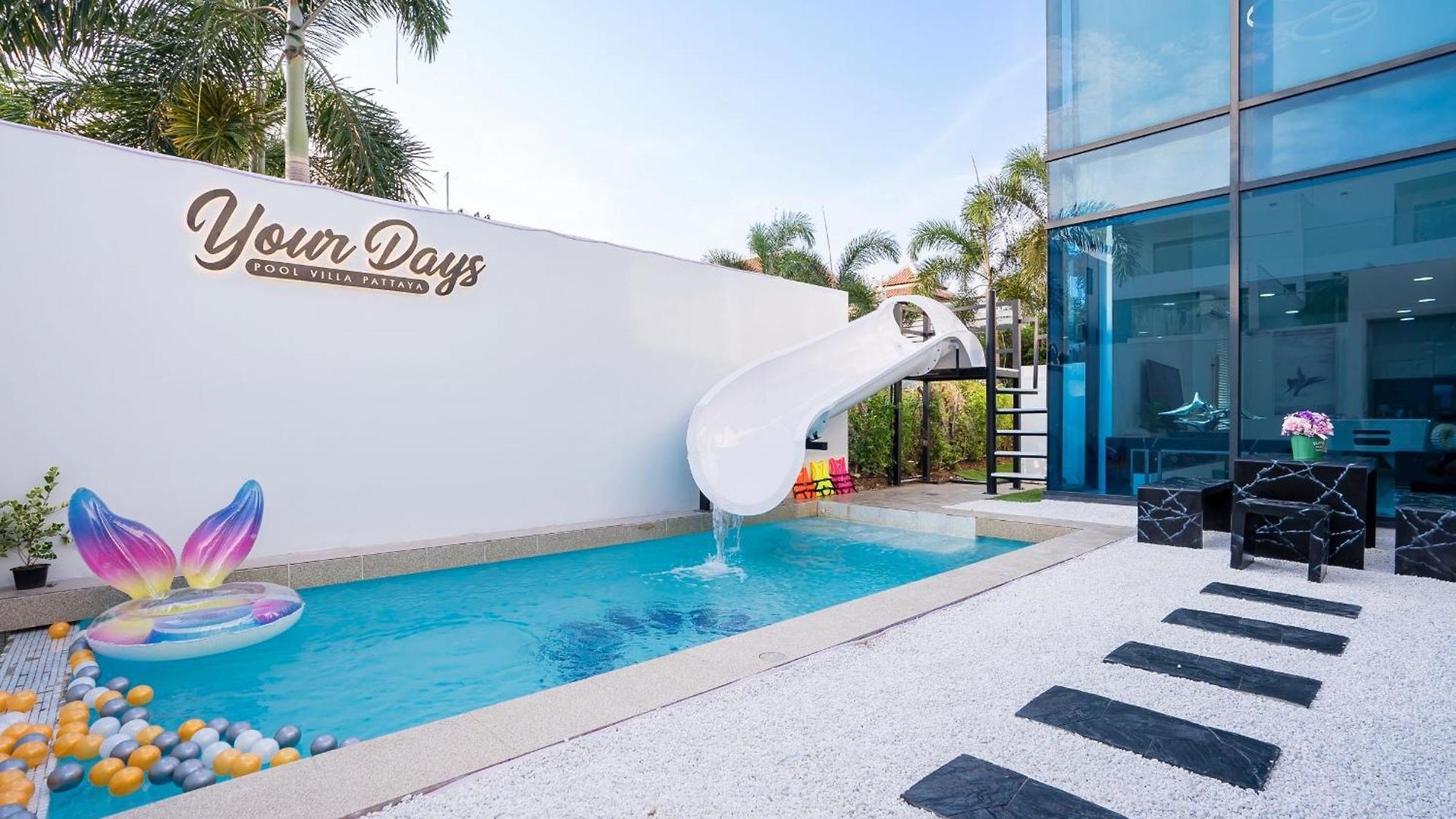 Your Days Pool Pattaya