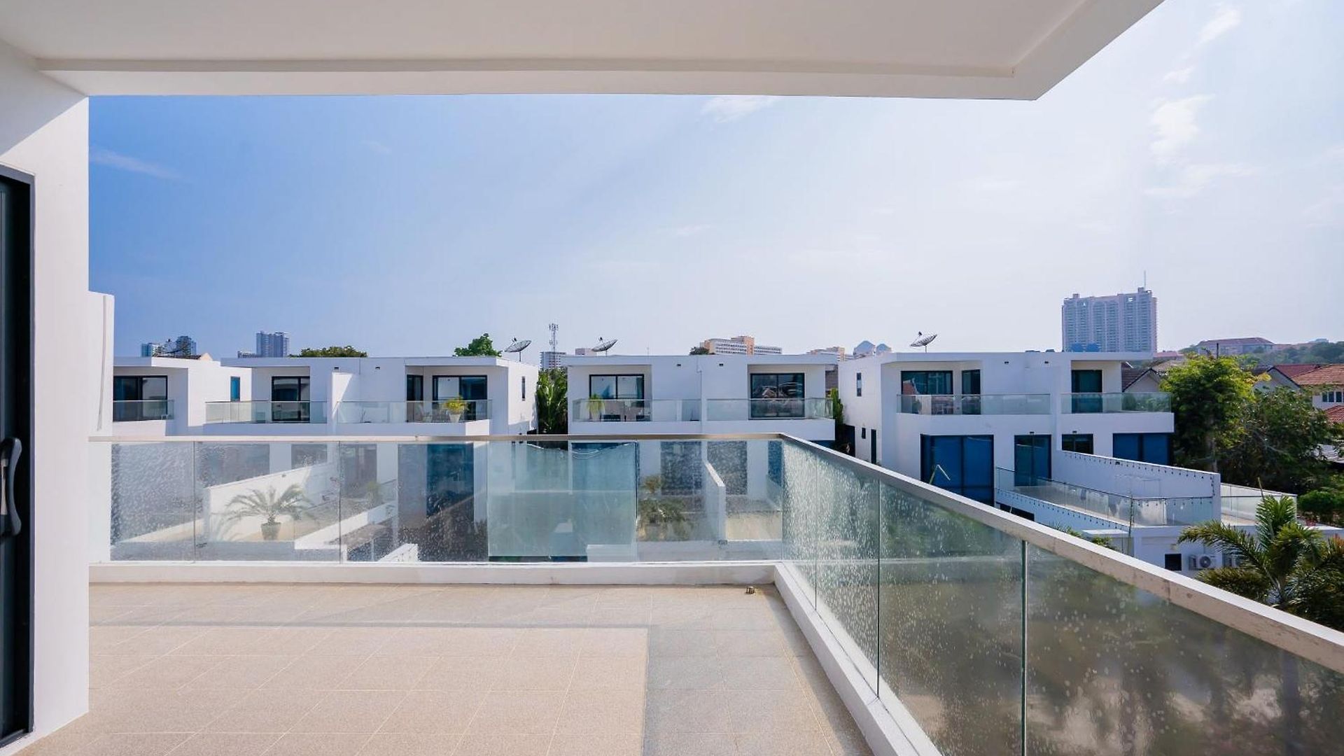 Your Days Pool Pattaya