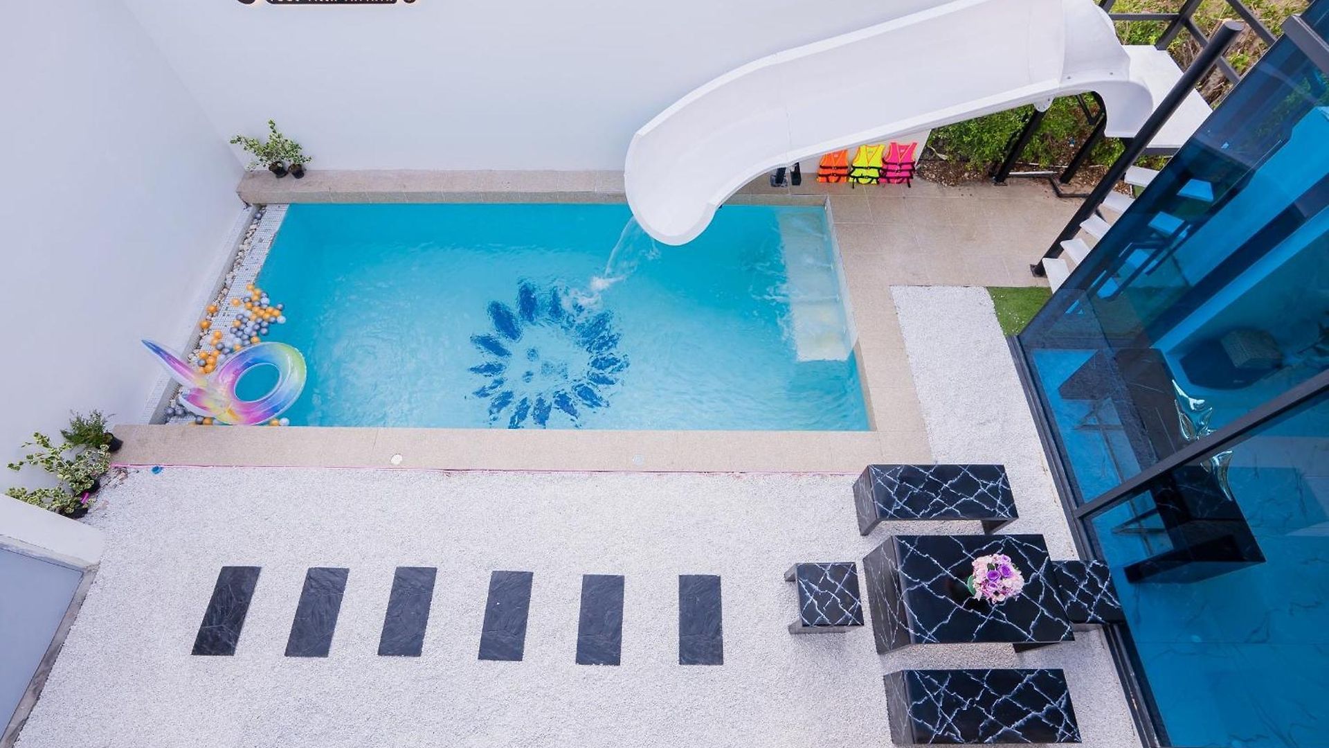 Your Days Pool Pattaya