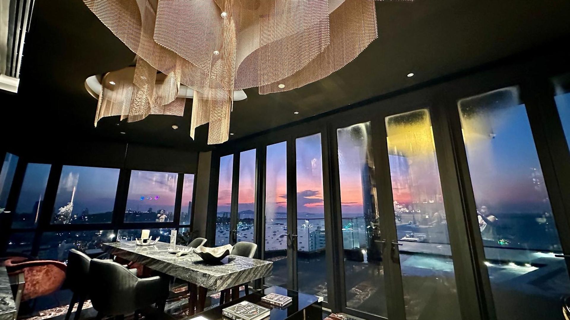 Edge Cozy Vacation Infinite Sky Pool Pattaya