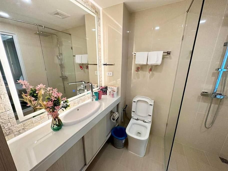 อพาร์ทเม้น Free Power&wifi,work Remotely, Kitchen,deal Pattaya