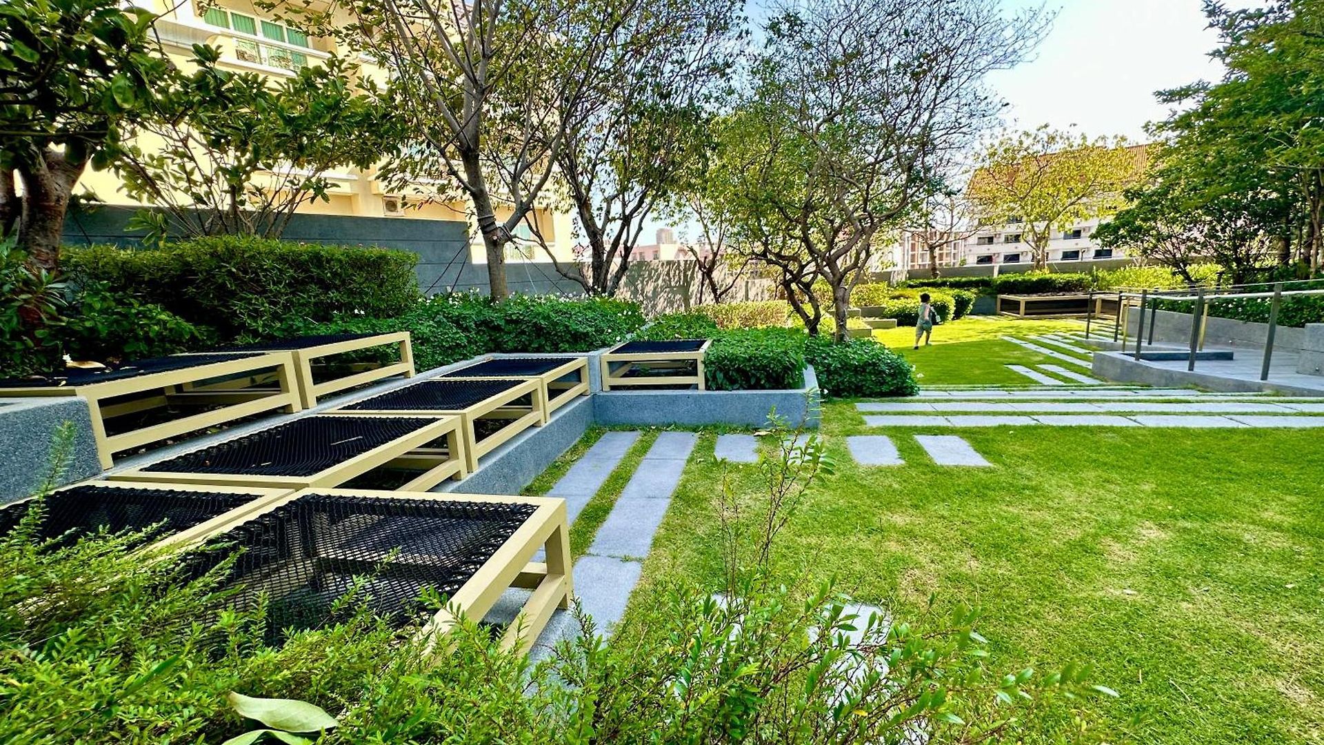 Edge Cozy Vacation Infinite Sky Pool