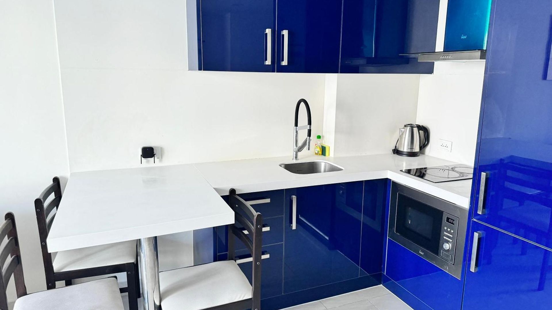 Grand Avenue 1 Bedroom Cityview 6th Floor *