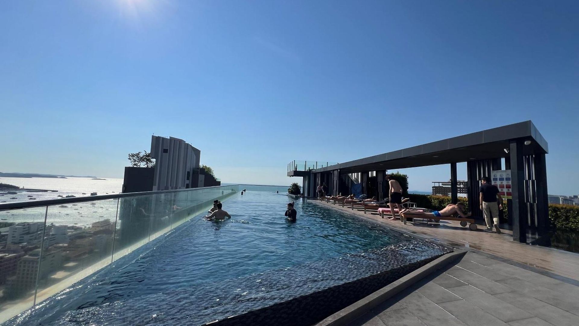 秘狗公寓the Base อพาร์ทเม้น Pattaya