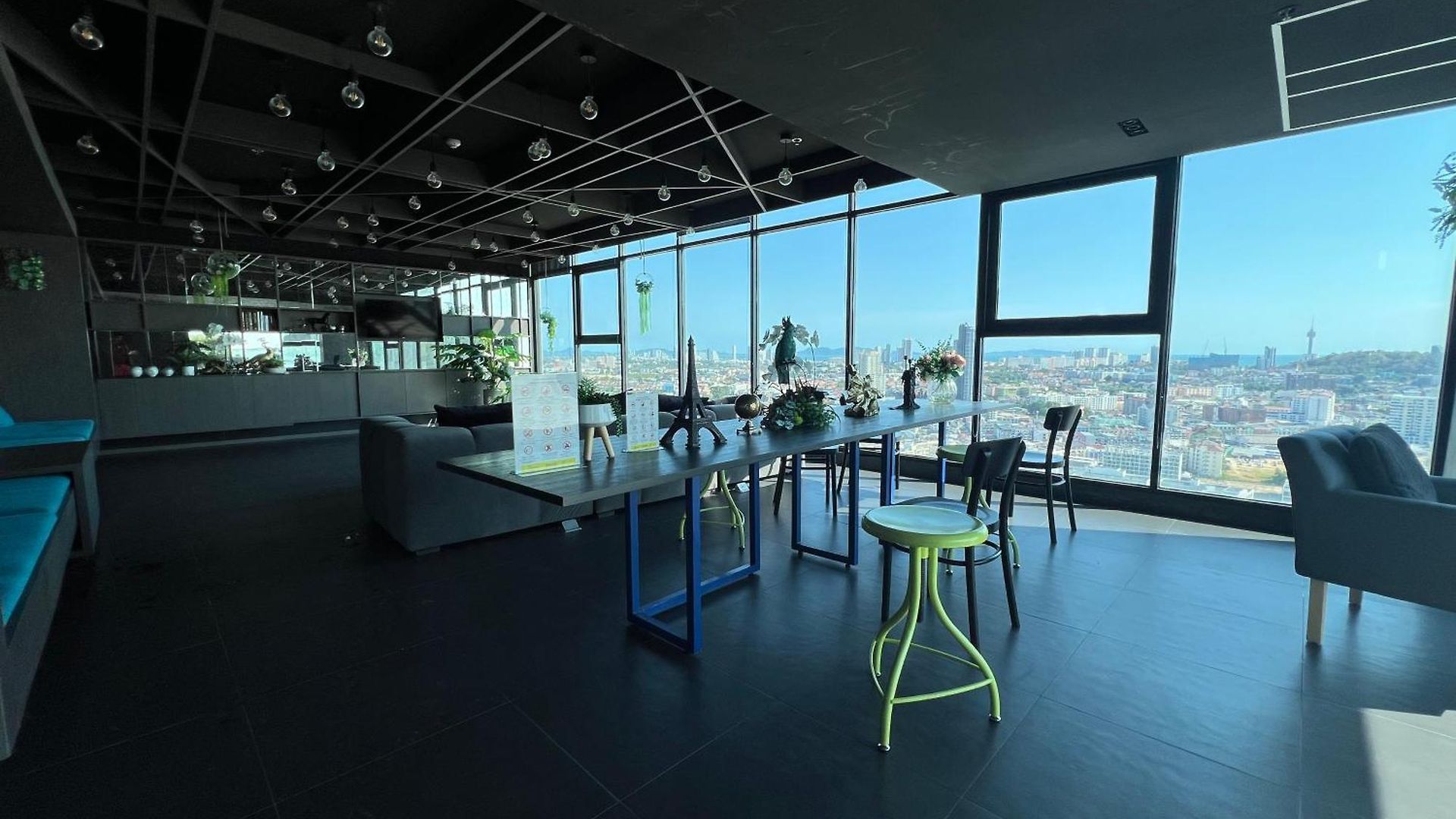 秘狗公寓the Base Pattaya