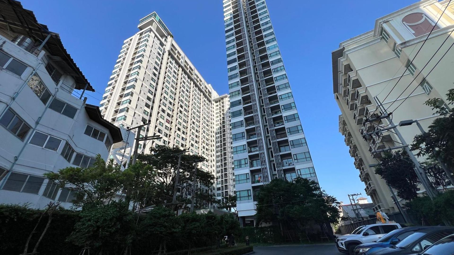 อพาร์ทเม้น 秘狗公寓the Base Pattaya