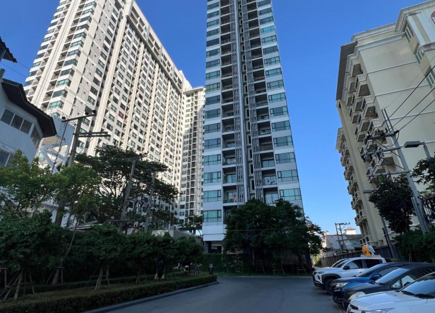 秘狗公寓the Base อพาร์ทเม้น Pattaya