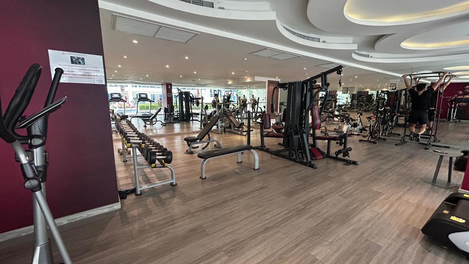 秘狗公寓grand Avenue Apartment Pattaya