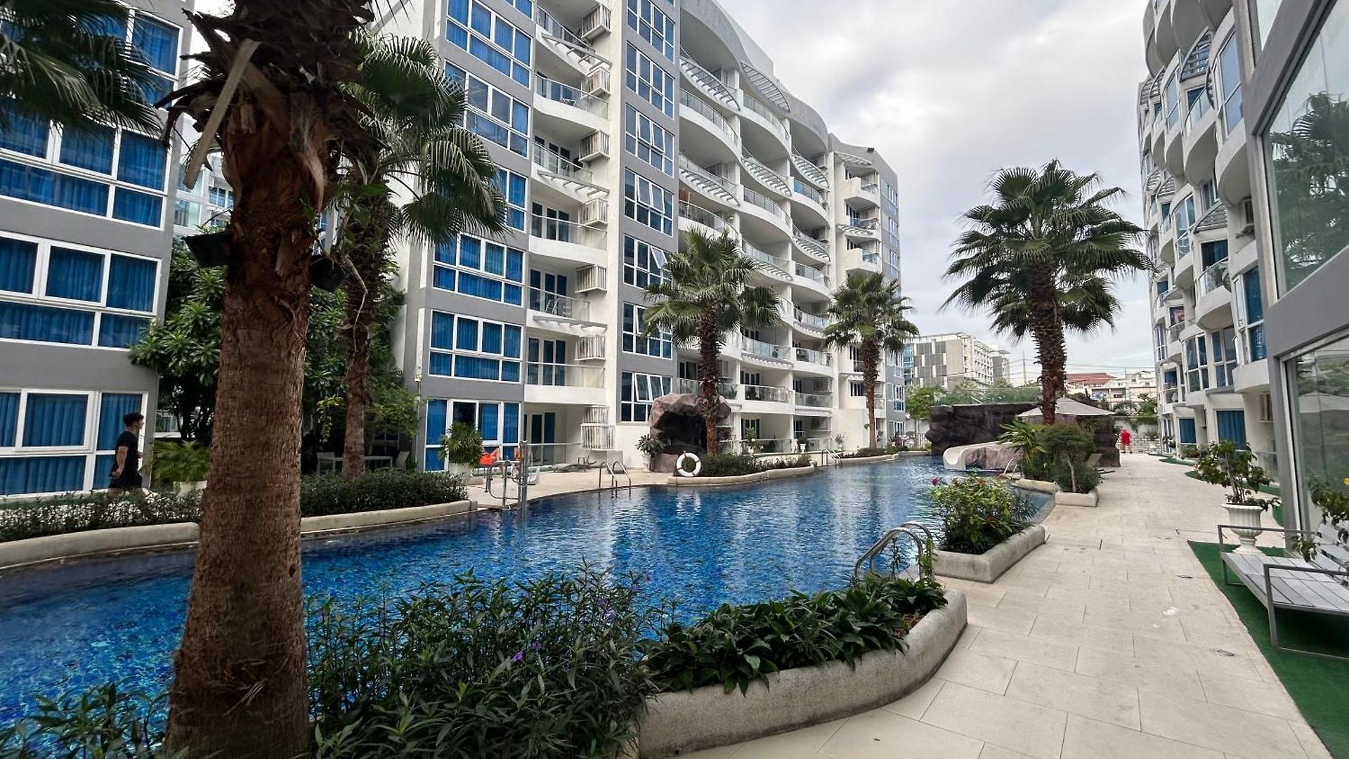 Apartment 秘狗公寓grand Avenue Pattaya