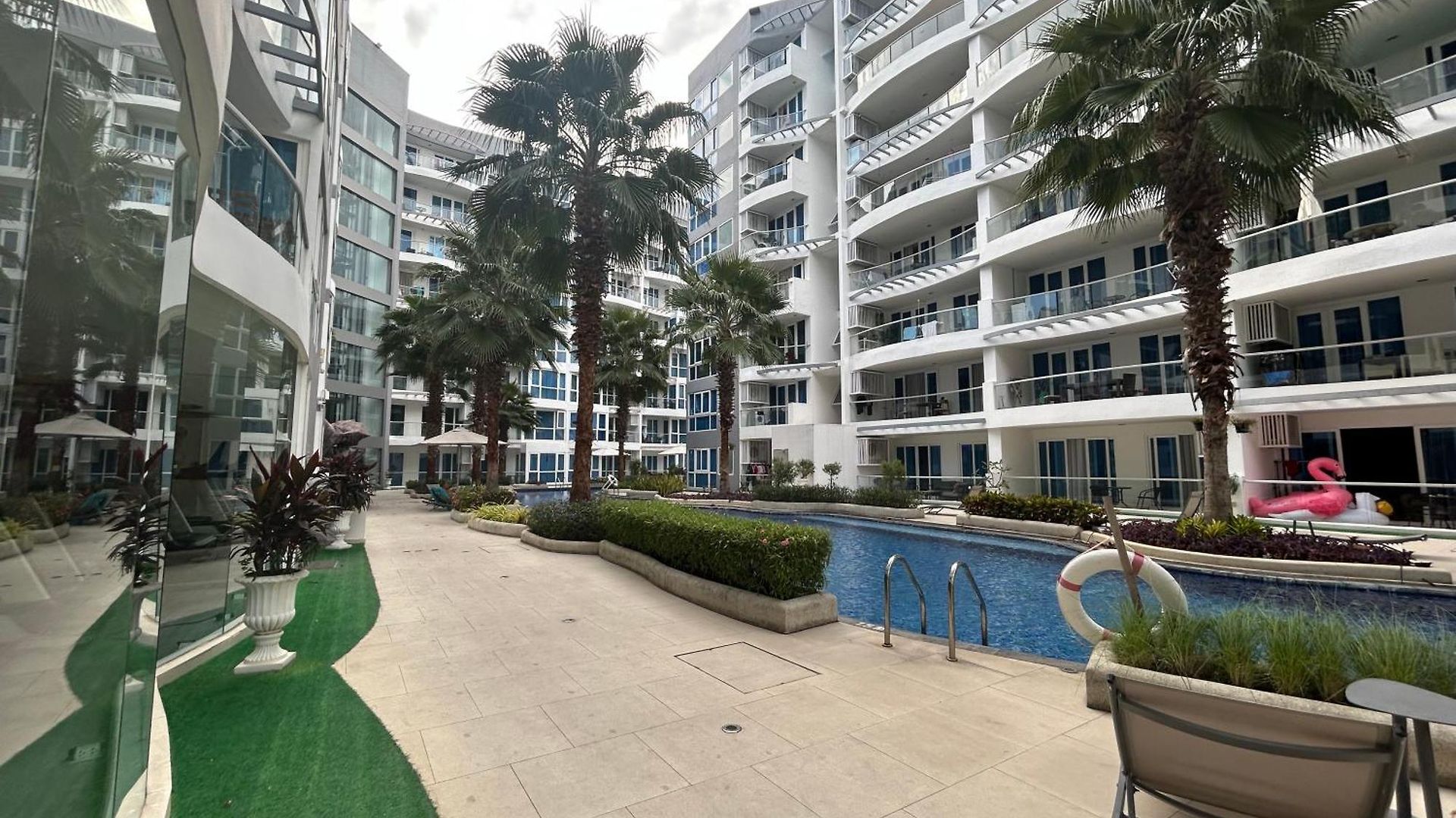 秘狗公寓grand Avenue * Pattaya