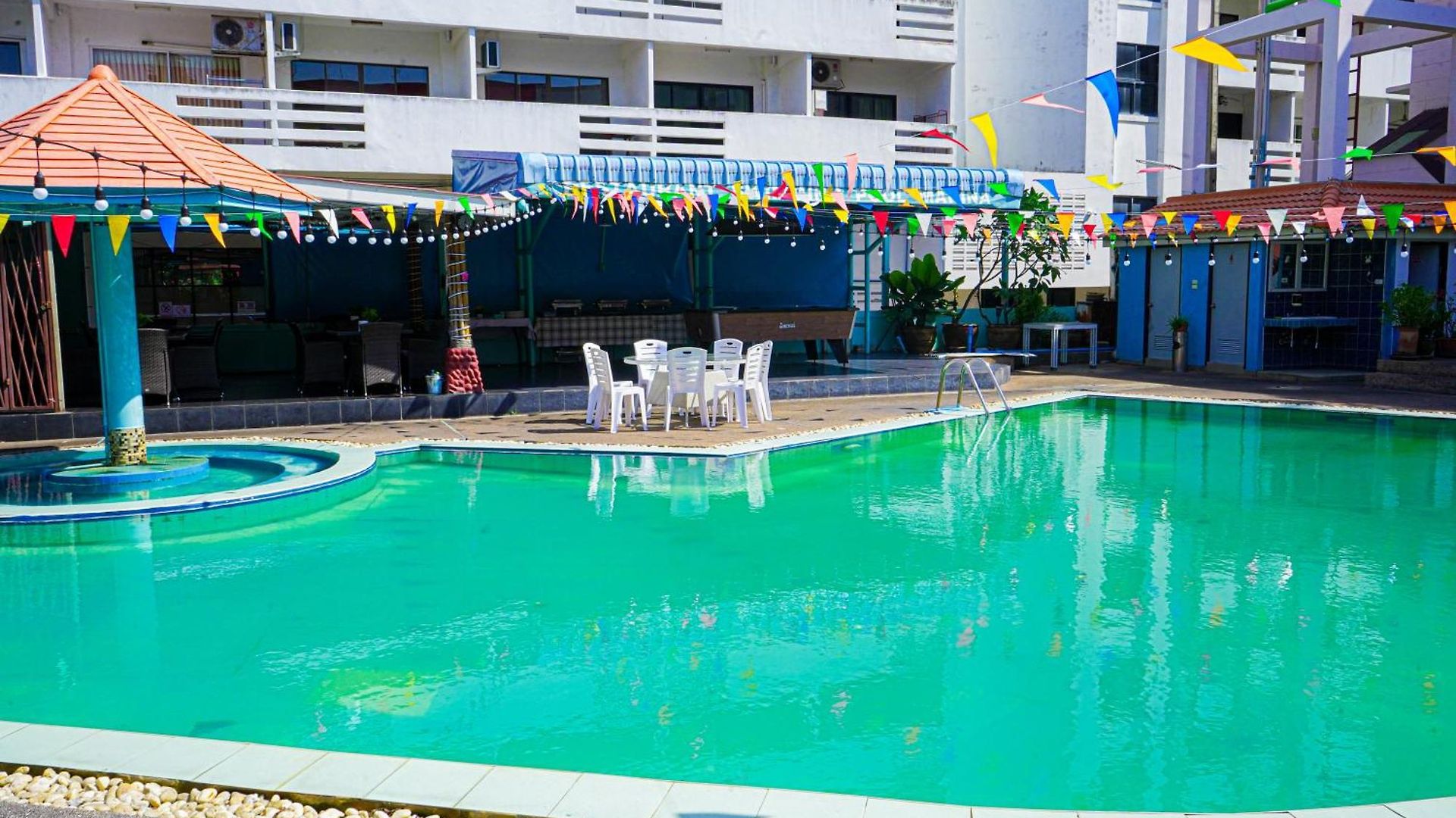 Marine Paradise Encore