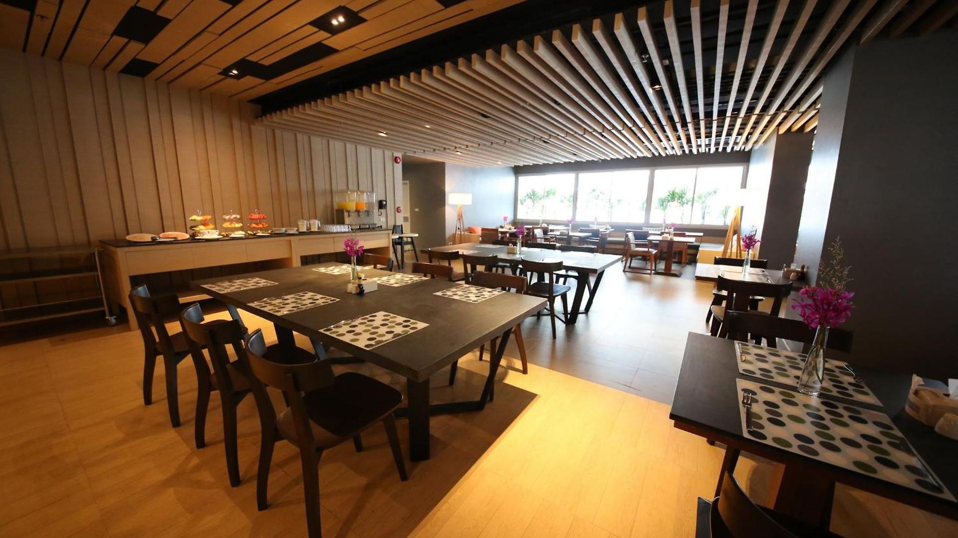 โรงแรม The Sun Xclusive