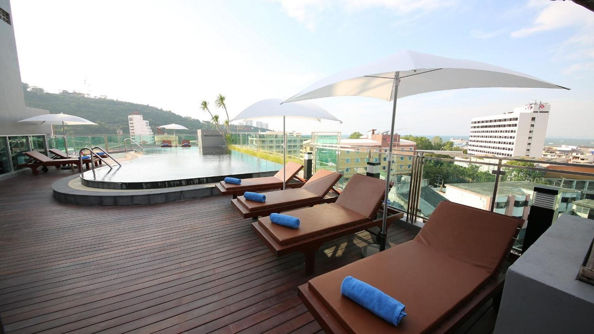 โรงแรม The Sun Xclusive Pattaya