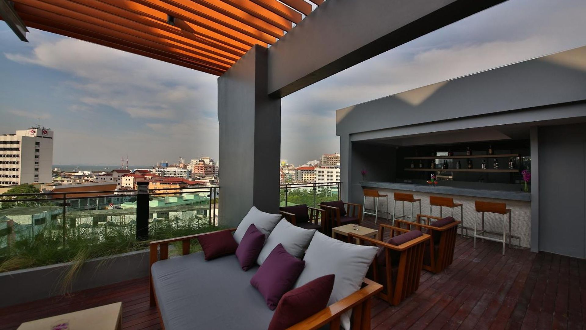 The Sun Xclusive โรงแรม Pattaya