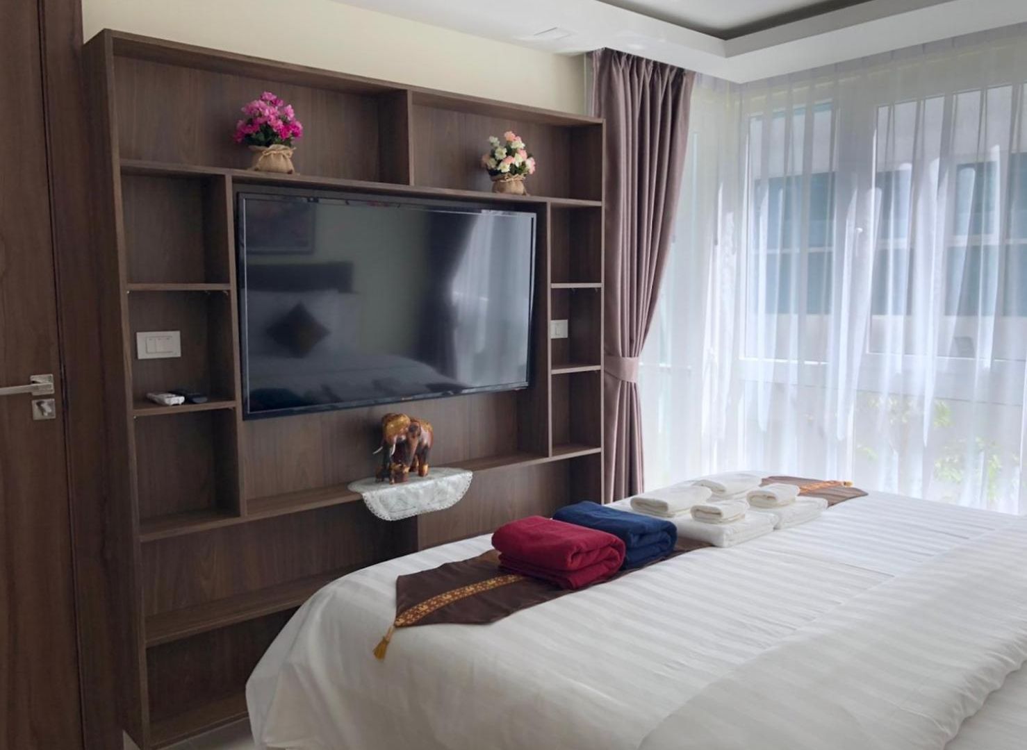 Apartment Luxury Business Suits In Grand Avenue By Estates *