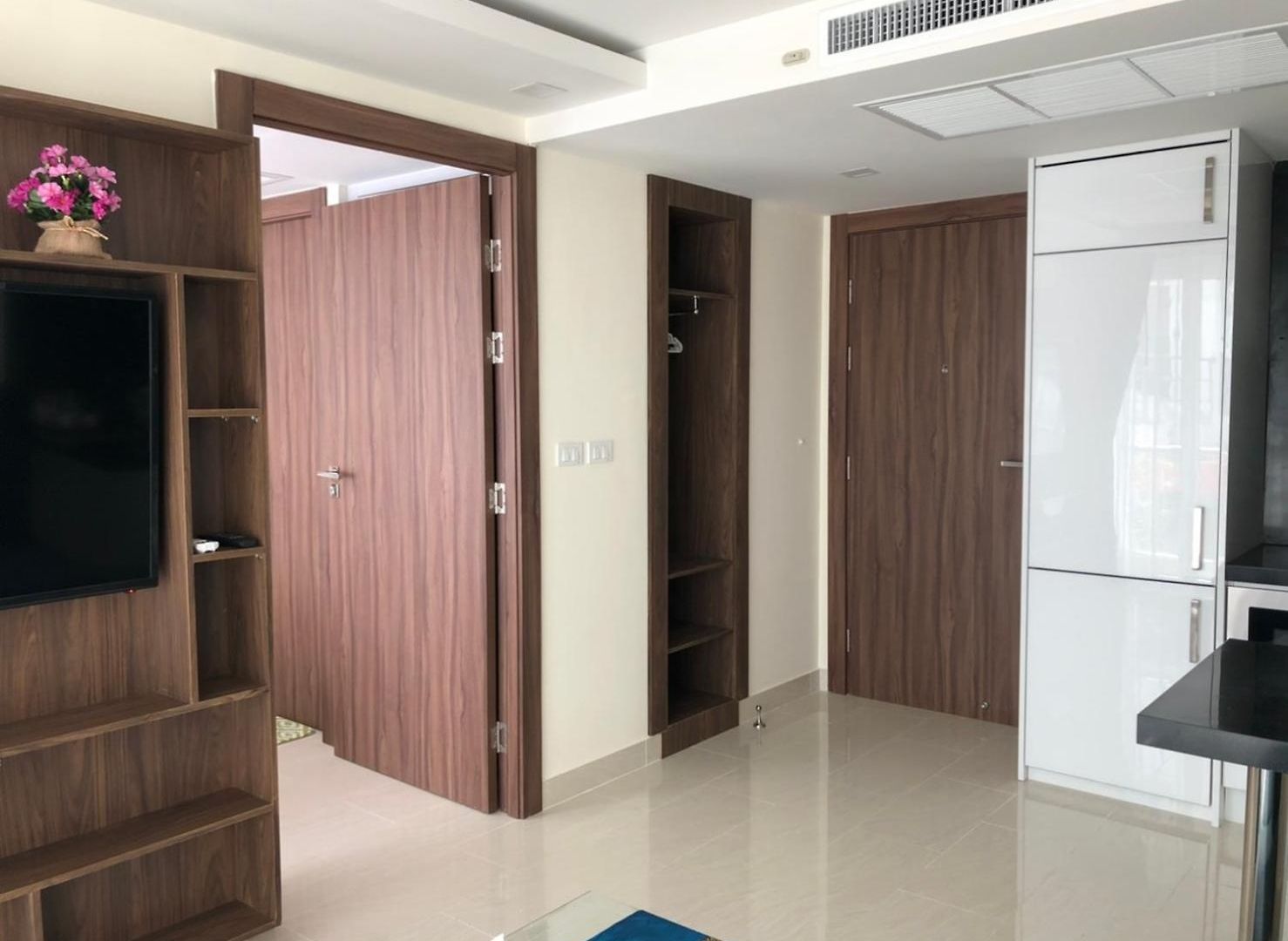Luxury Business Suits In Grand Avenue By Estates Apartment