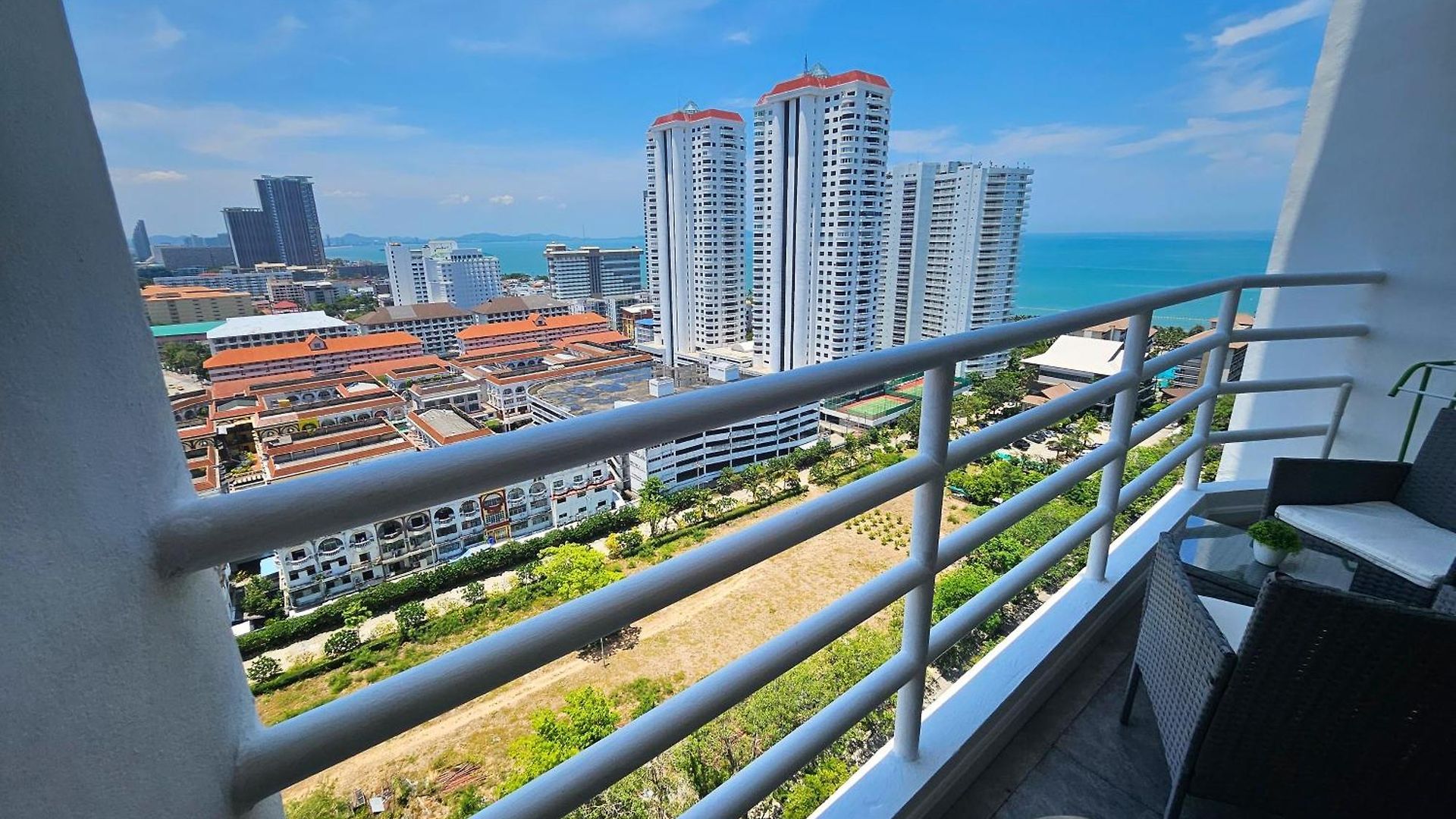 View Talay 5 - Beachfront Ocean View - High Floor & Huge Pool อพาร์ทเม้น *