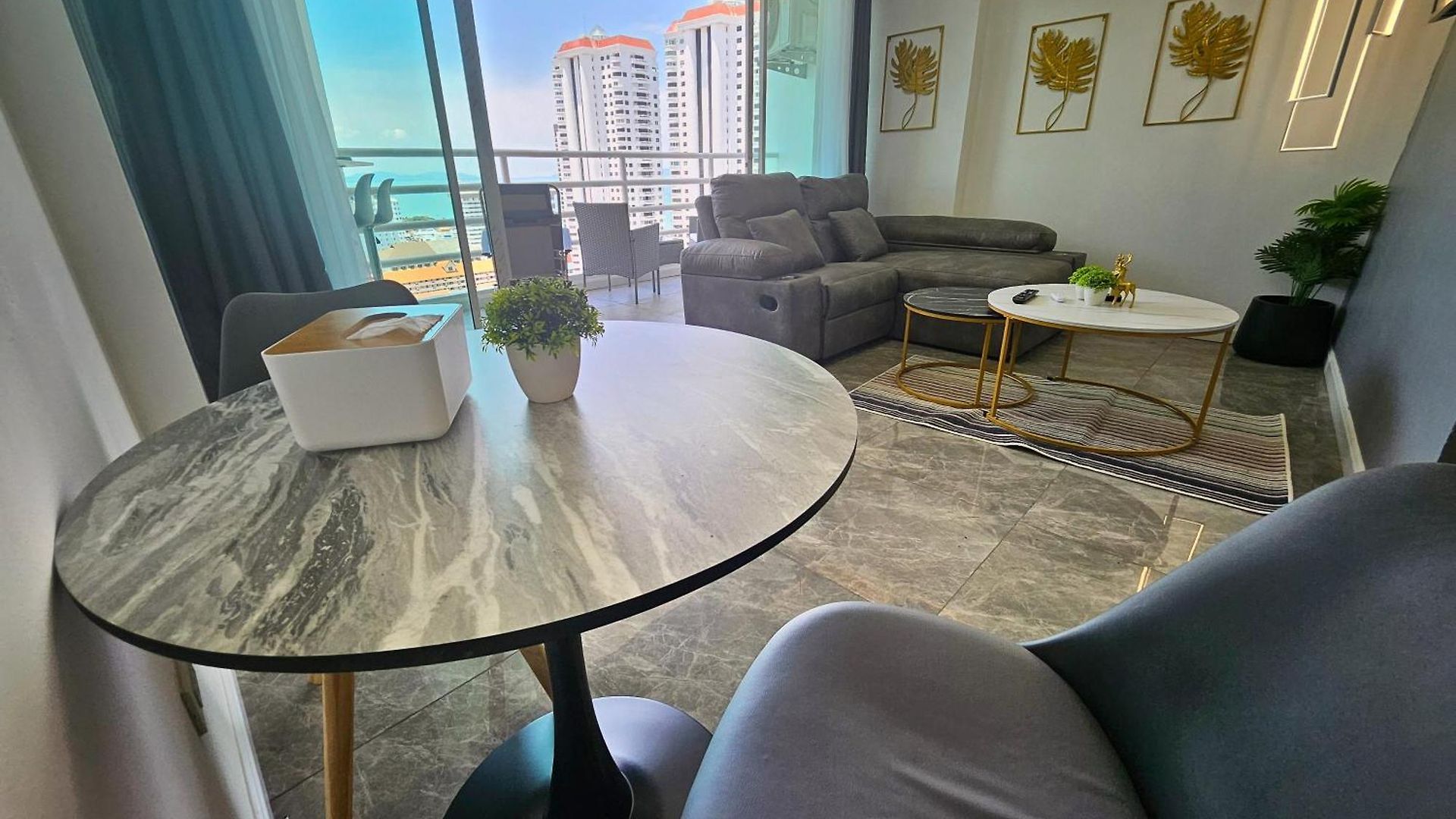 View Talay 5 - Beachfront Ocean View - High Floor & Huge Pool