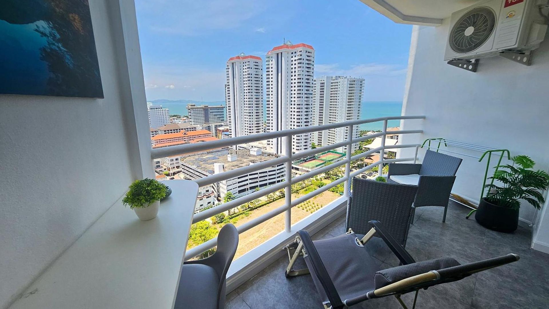 View Talay 5 - Beachfront Ocean View - High Floor & Huge Pool อพาร์ทเม้น