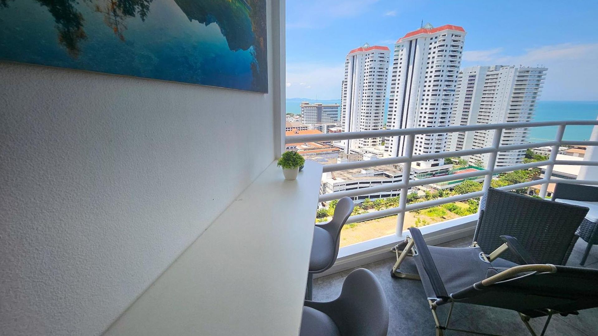 View Talay 5 - Beachfront Ocean View - High Floor & Huge Pool