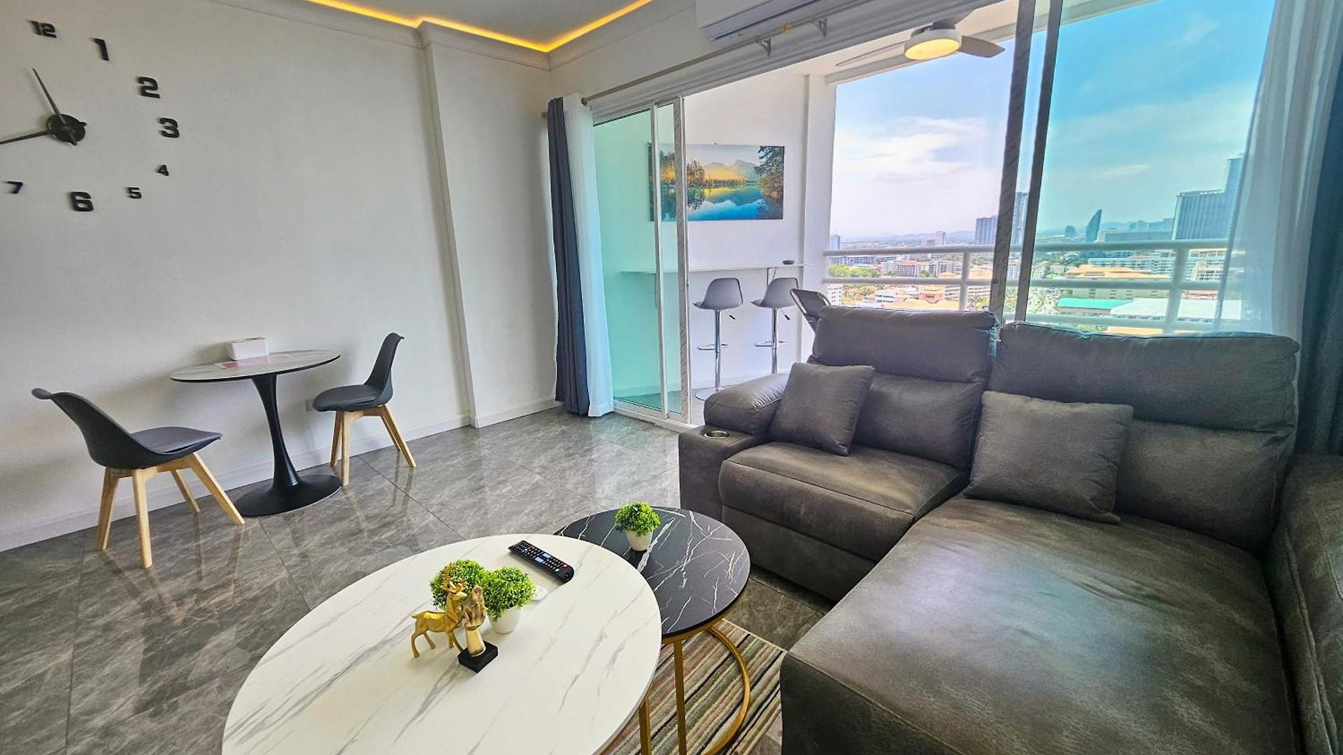 View Talay 5 - Beachfront Ocean View - High Floor & Huge Pool อพาร์ทเม้น Pattaya