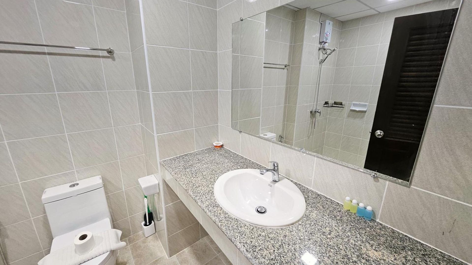 View Talay 5 - Beachfront Ocean View - High Floor & Huge Pool * Pattaya