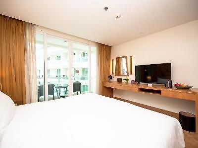 โรงแรม Centara Nova 4*