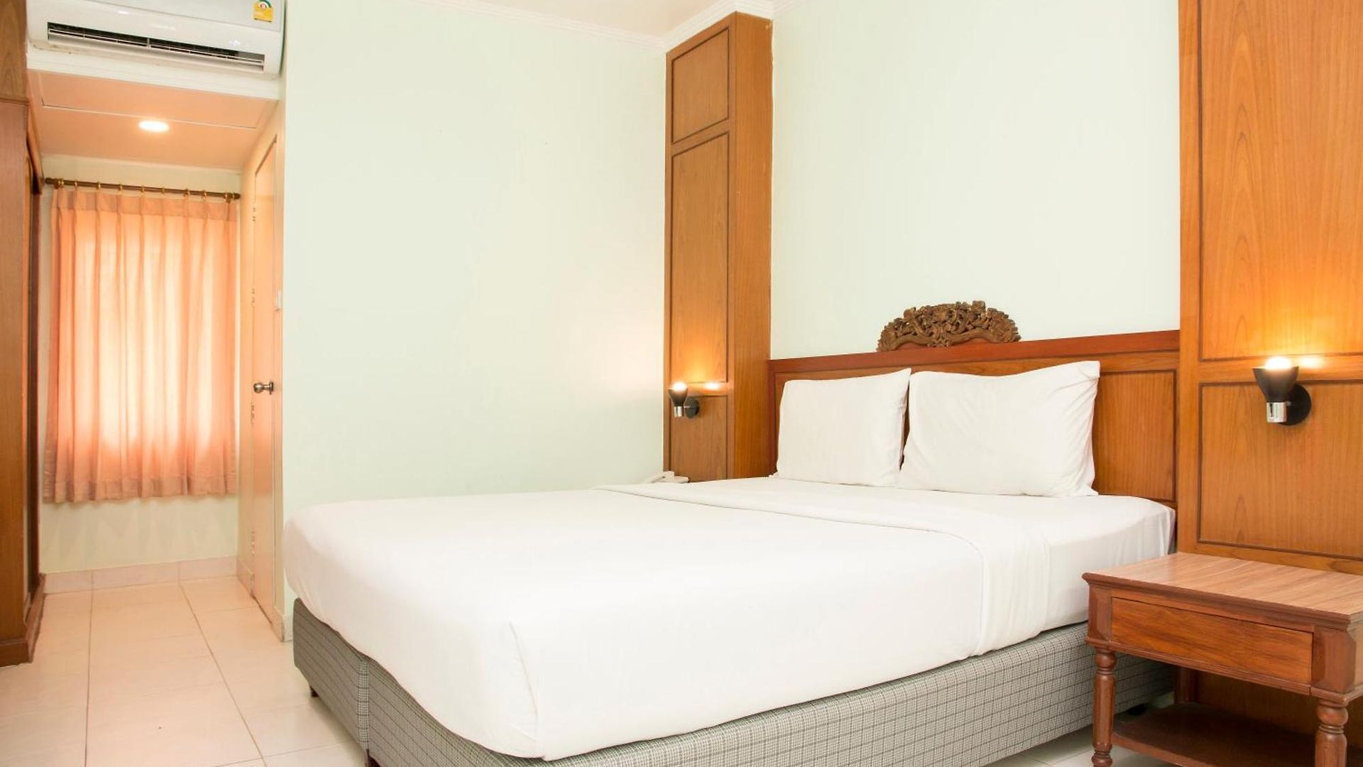 S Formally Sabai โรงแรม